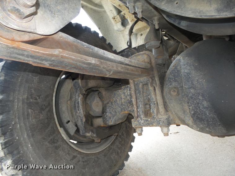 image for item DA0624 2004 International 7400 bucket truck