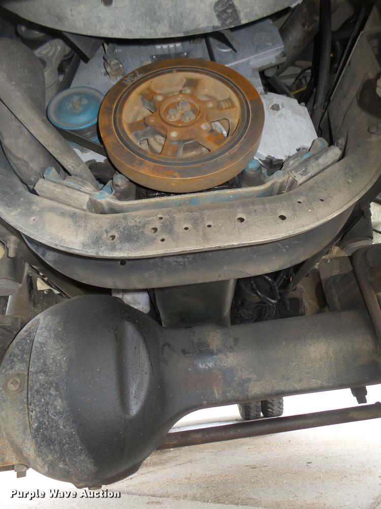 image for item DA0624 2004 International 7400 bucket truck