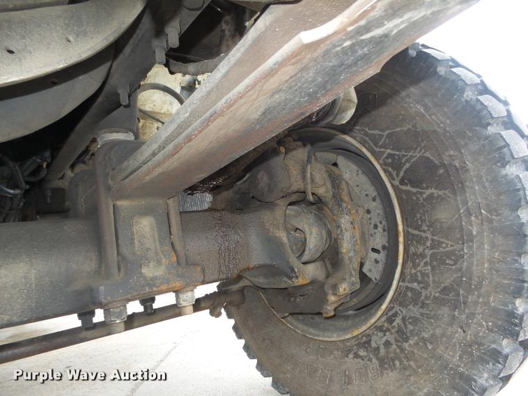 image for item DA0624 2004 International 7400 bucket truck