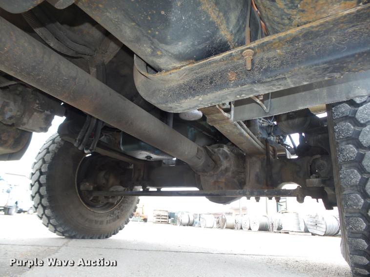 image for item DA0624 2004 International 7400 bucket truck