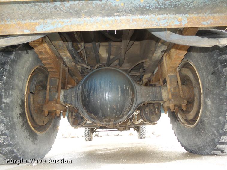 image for item DA0624 2004 International 7400 bucket truck