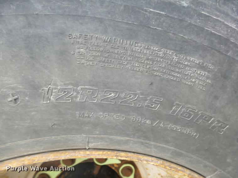 image for item DA0624 2004 International 7400 bucket truck