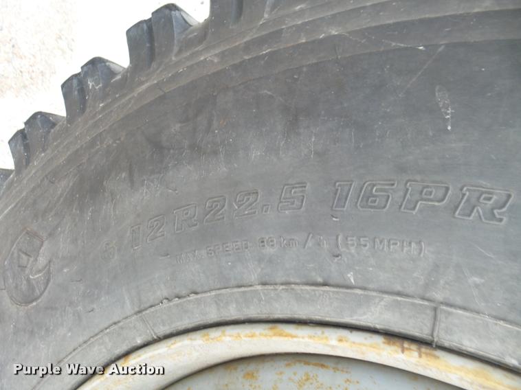 image for item DA0624 2004 International 7400 bucket truck