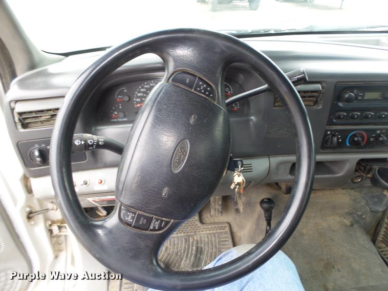 image for item DA0625 2002 Ford F550 Super Duty XL bucket truck