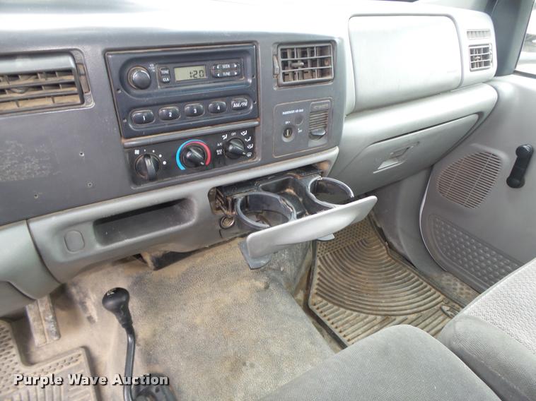 image for item DA0625 2002 Ford F550 Super Duty XL bucket truck