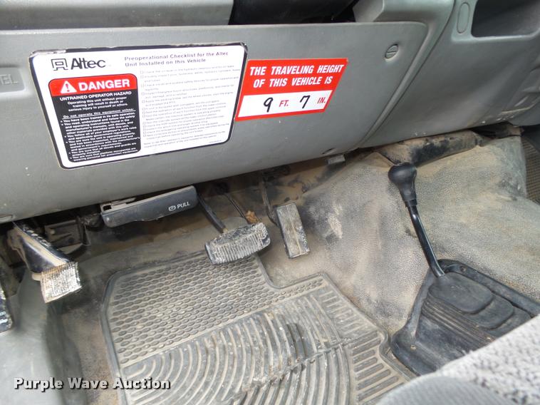 image for item DA0625 2002 Ford F550 Super Duty XL bucket truck