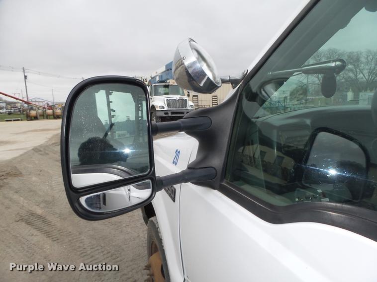 image for item DA0625 2002 Ford F550 Super Duty XL bucket truck