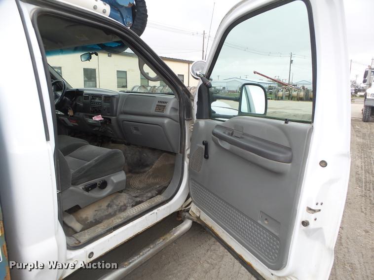 image for item DA0625 2002 Ford F550 Super Duty XL bucket truck