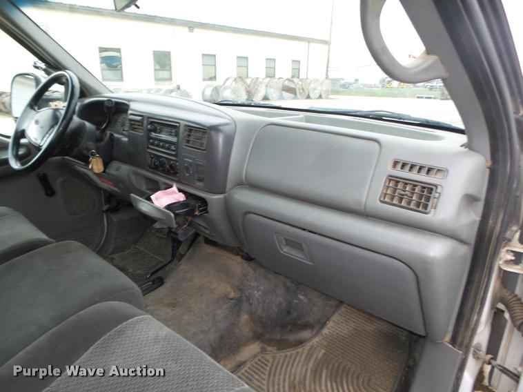 image for item DA0625 2002 Ford F550 Super Duty XL bucket truck