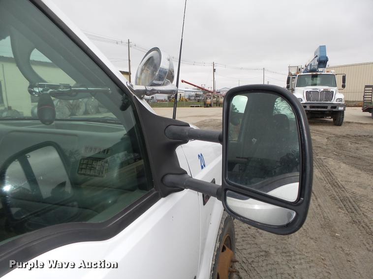 image for item DA0625 2002 Ford F550 Super Duty XL bucket truck