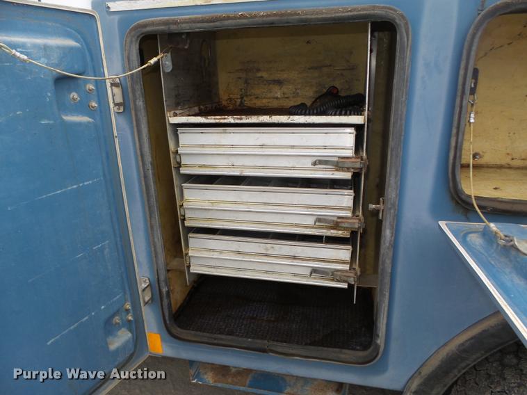 image for item DA0625 2002 Ford F550 Super Duty XL bucket truck