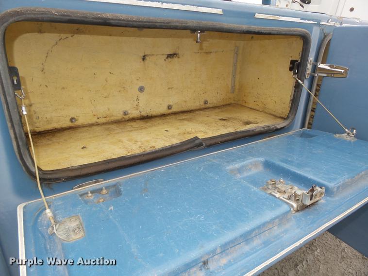 image for item DA0625 2002 Ford F550 Super Duty XL bucket truck