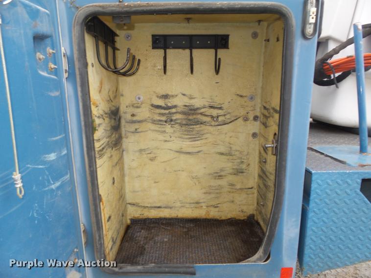 image for item DA0625 2002 Ford F550 Super Duty XL bucket truck