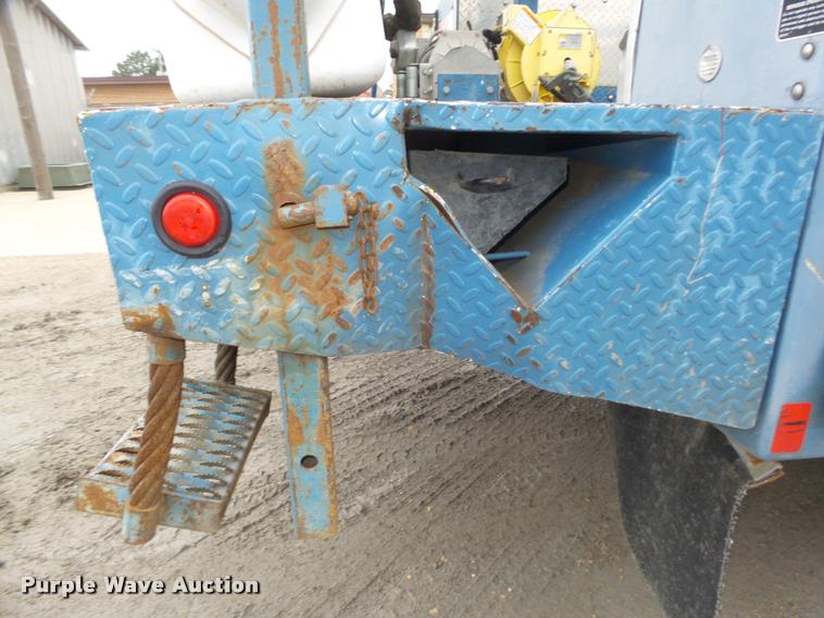 image for item DA0625 2002 Ford F550 Super Duty XL bucket truck