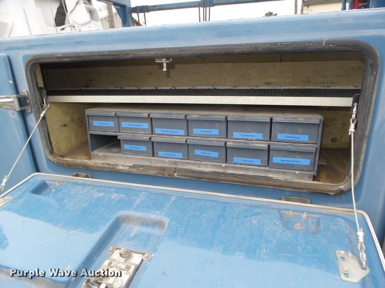 image for item DA0625 2002 Ford F550 Super Duty XL bucket truck