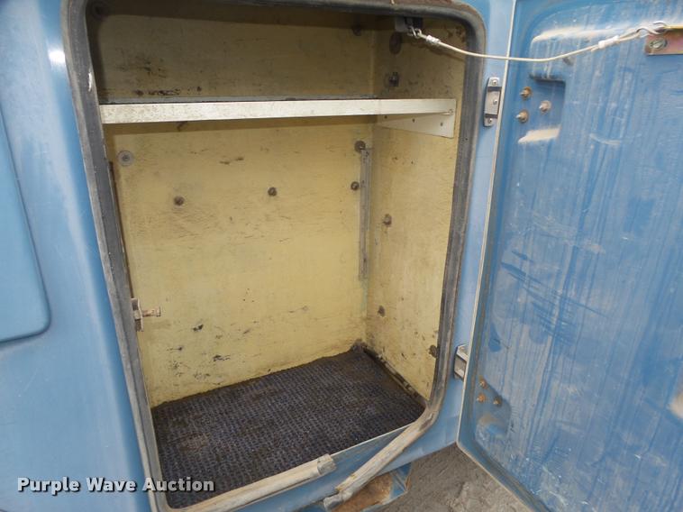 image for item DA0625 2002 Ford F550 Super Duty XL bucket truck