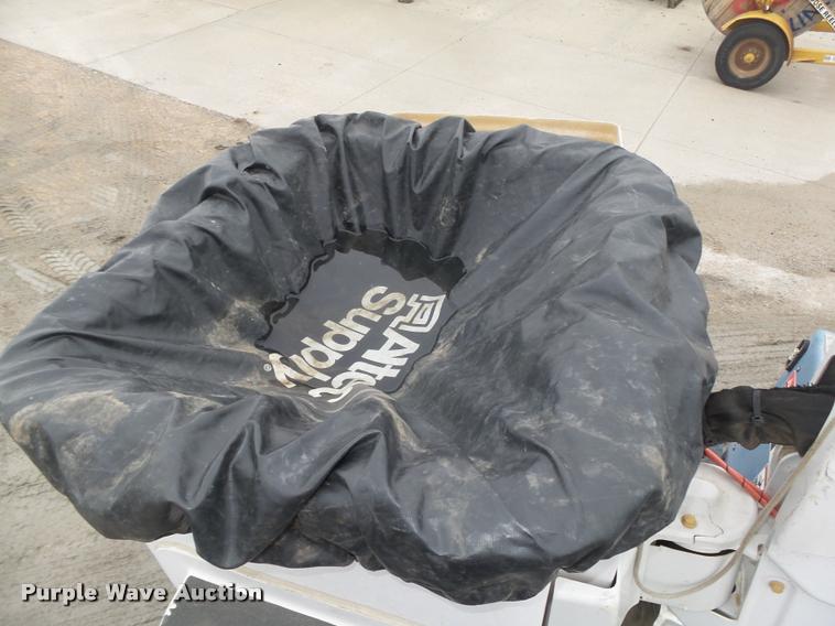 image for item DA0625 2002 Ford F550 Super Duty XL bucket truck