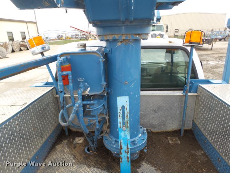 image for item DA0625 2002 Ford F550 Super Duty XL bucket truck
