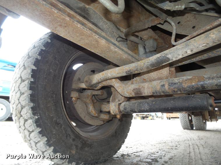 image for item DA0625 2002 Ford F550 Super Duty XL bucket truck