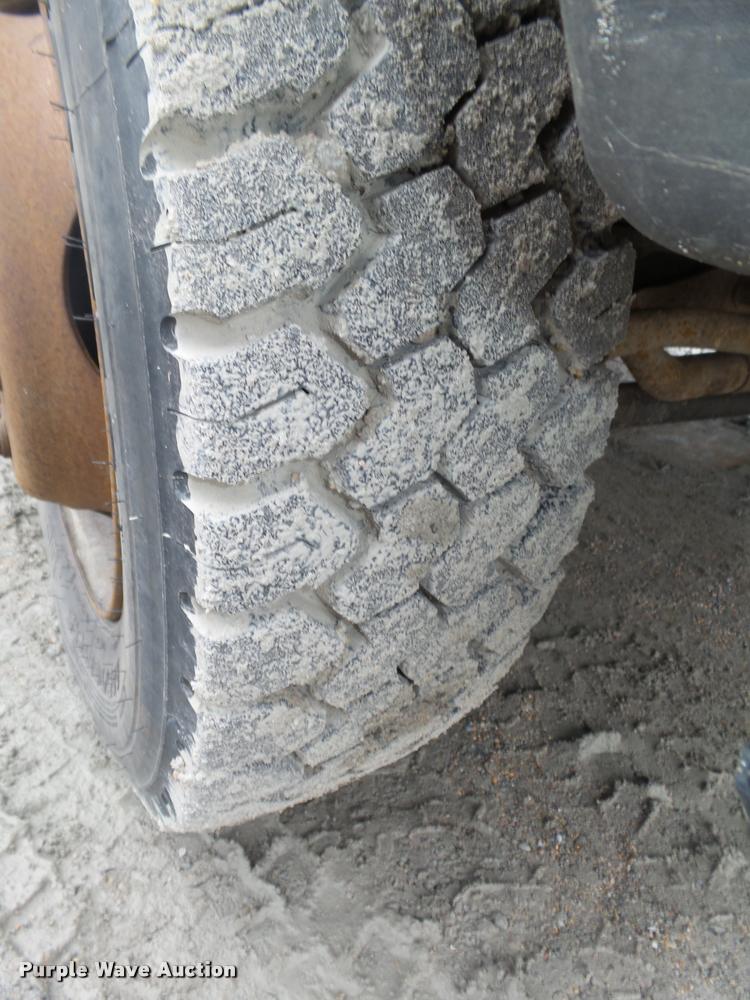 image for item DA0625 2002 Ford F550 Super Duty XL bucket truck