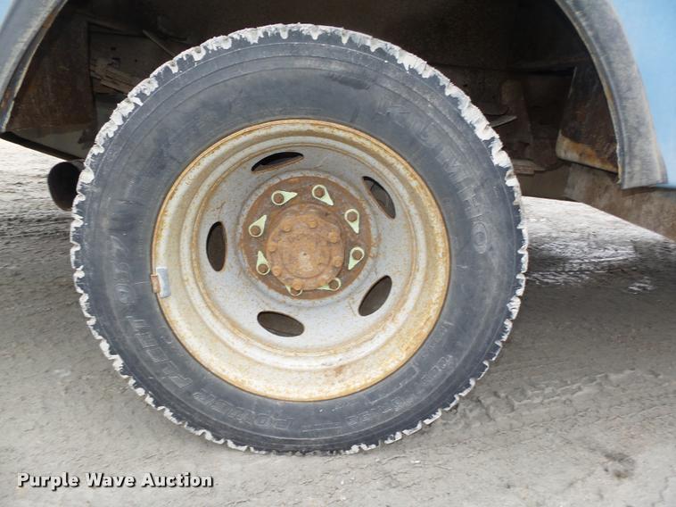 image for item DA0625 2002 Ford F550 Super Duty XL bucket truck