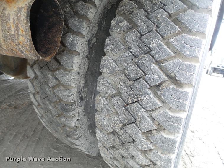 image for item DA0625 2002 Ford F550 Super Duty XL bucket truck