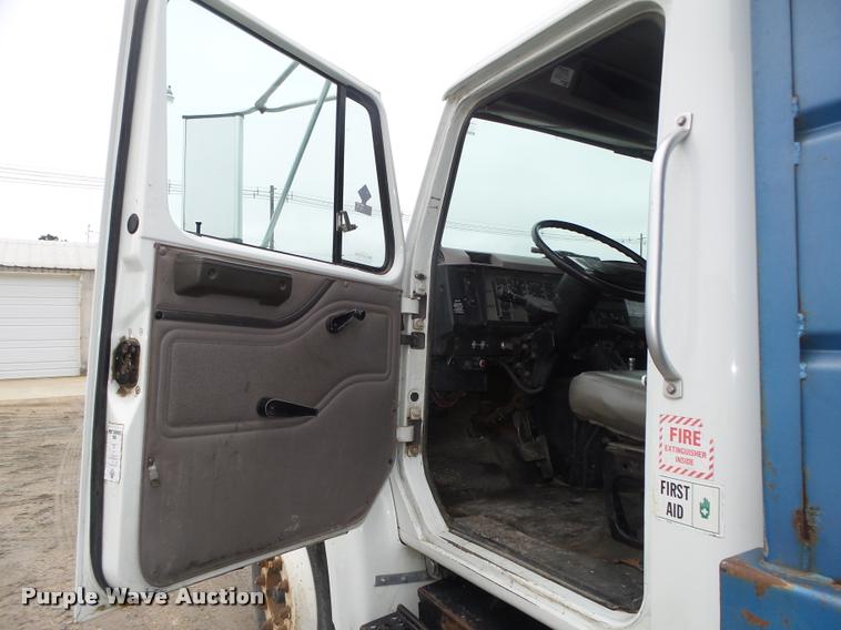 image for item DA0626 1999 International 4700 dump truck