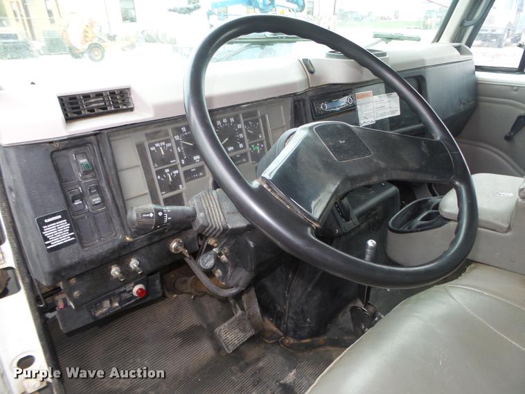 image for item DA0626 1999 International 4700 dump truck