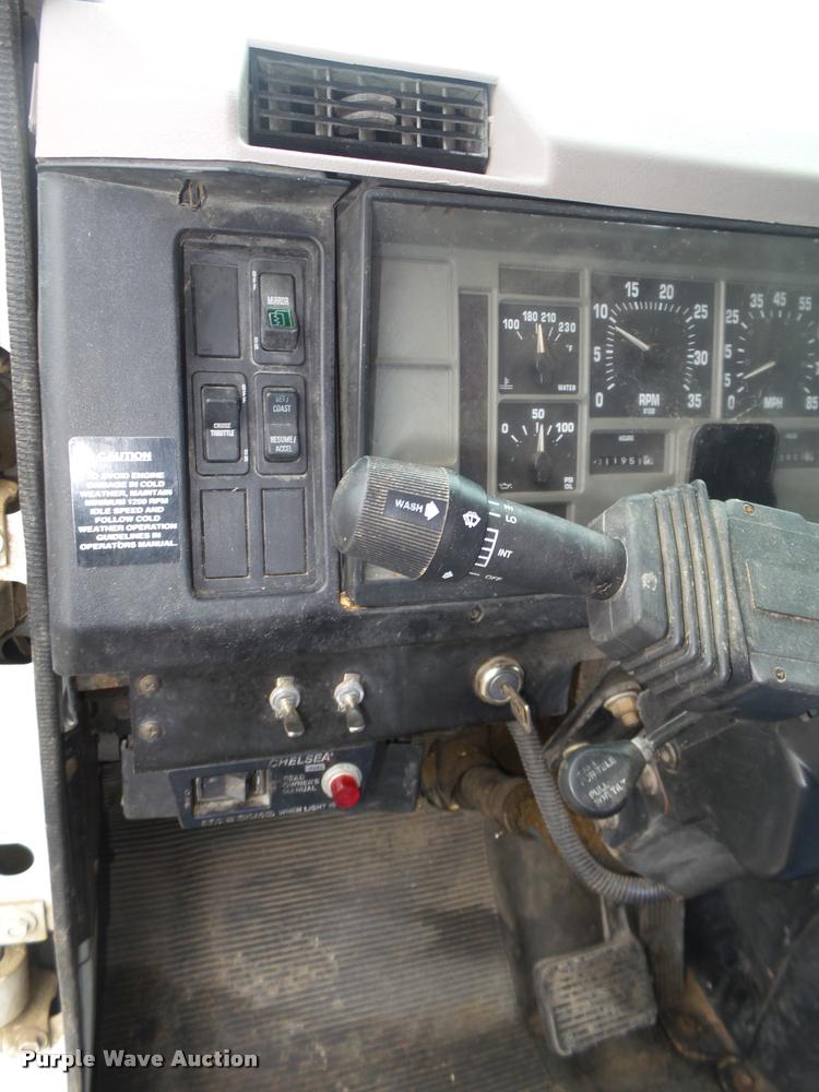 image for item DA0626 1999 International 4700 dump truck