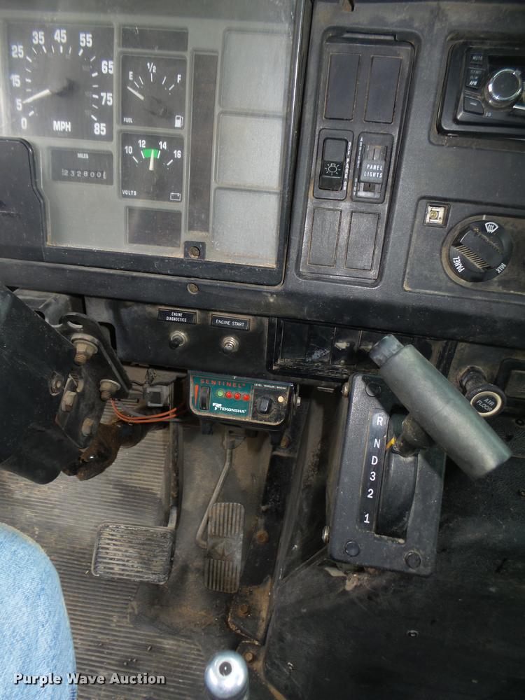 image for item DA0626 1999 International 4700 dump truck