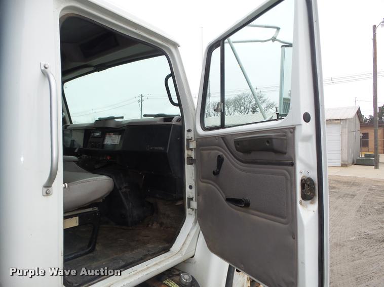 image for item DA0626 1999 International 4700 dump truck