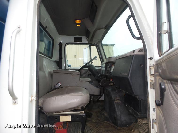 image for item DA0626 1999 International 4700 dump truck