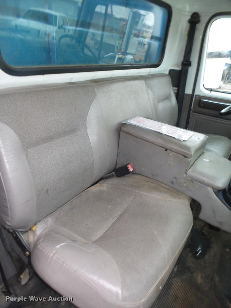 image for item DA0626 1999 International 4700 dump truck