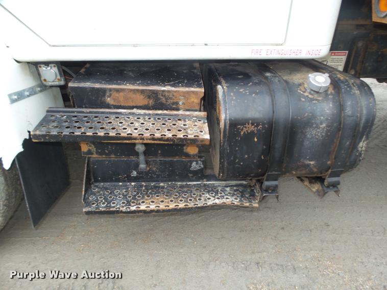 image for item DA0626 1999 International 4700 dump truck