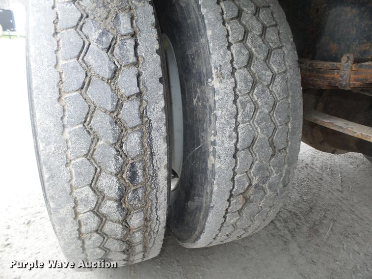 image for item DA0626 1999 International 4700 dump truck