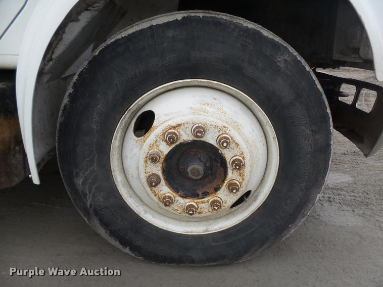 image for item DA0626 1999 International 4700 dump truck