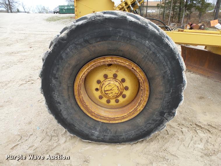 image for item DA2638 1993 Caterpillar 140G motor grader