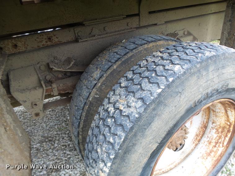 image for item DA3395 1998 Ford F800 bucket truck