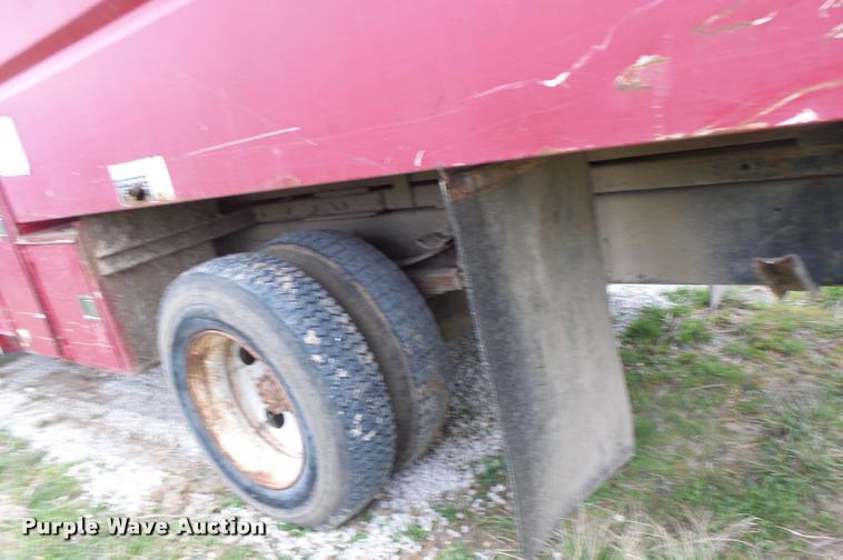 image for item DA3395 1998 Ford F800 bucket truck