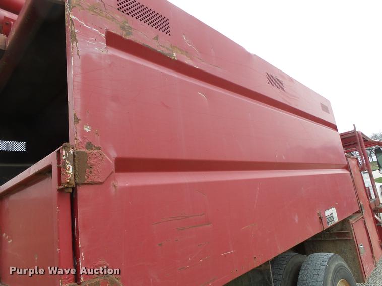 image for item DA3395 1998 Ford F800 bucket truck