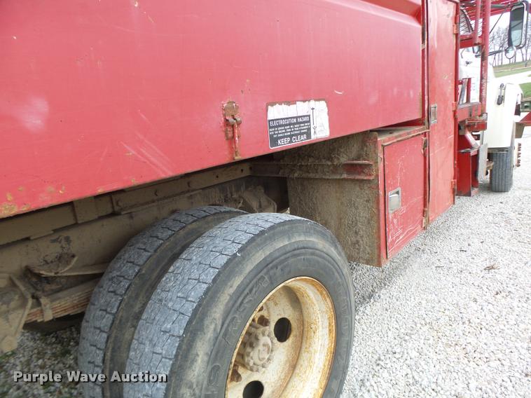 image for item DA3395 1998 Ford F800 bucket truck