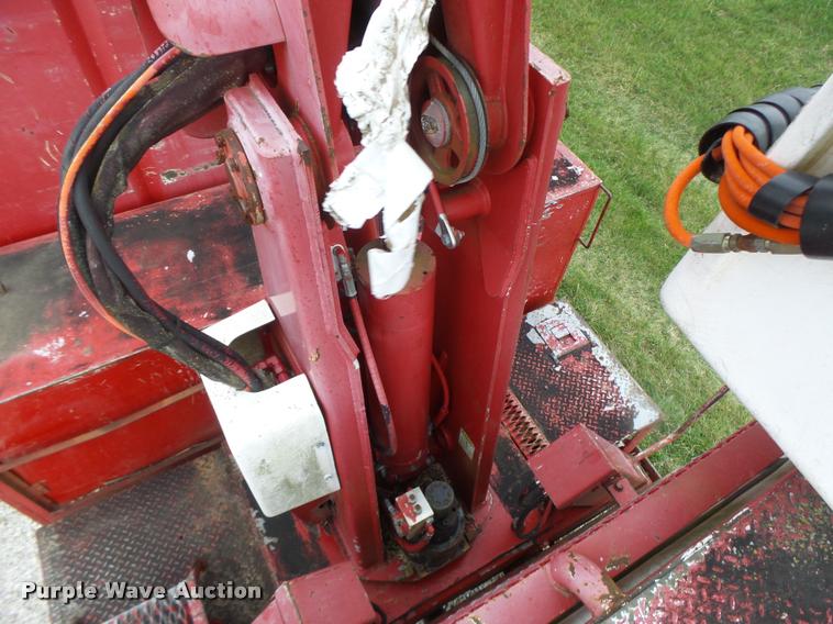 image for item DA3395 1998 Ford F800 bucket truck