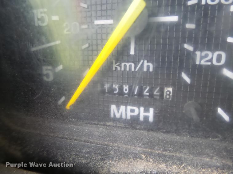 image for item DA3395 1998 Ford F800 bucket truck