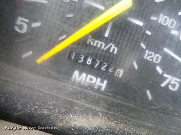 image for item DA3395 1998 Ford F800 bucket truck