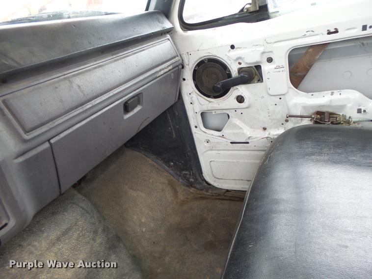 image for item DA3395 1998 Ford F800 bucket truck