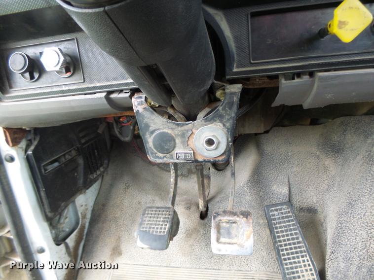 image for item DA3395 1998 Ford F800 bucket truck