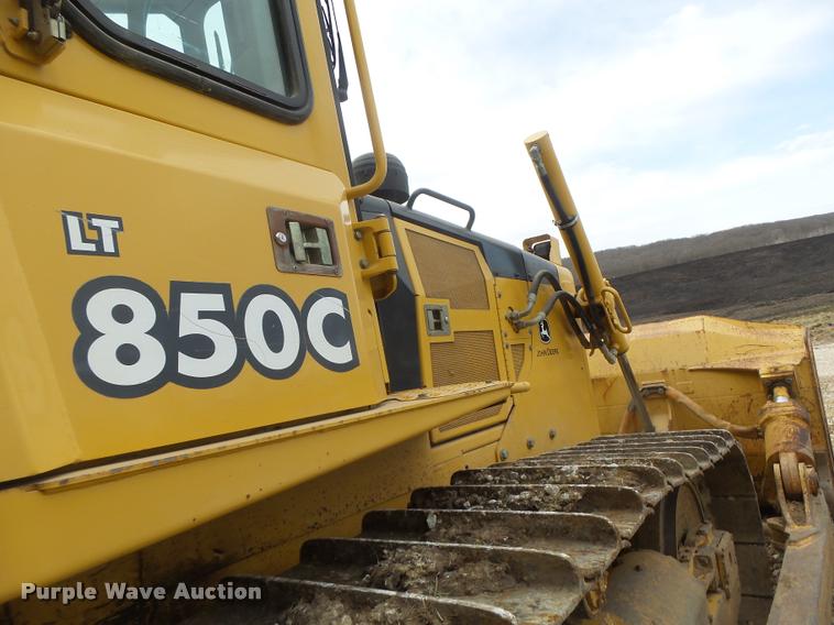 image for item DA3409 2004 John Deere 850C Series II dozer