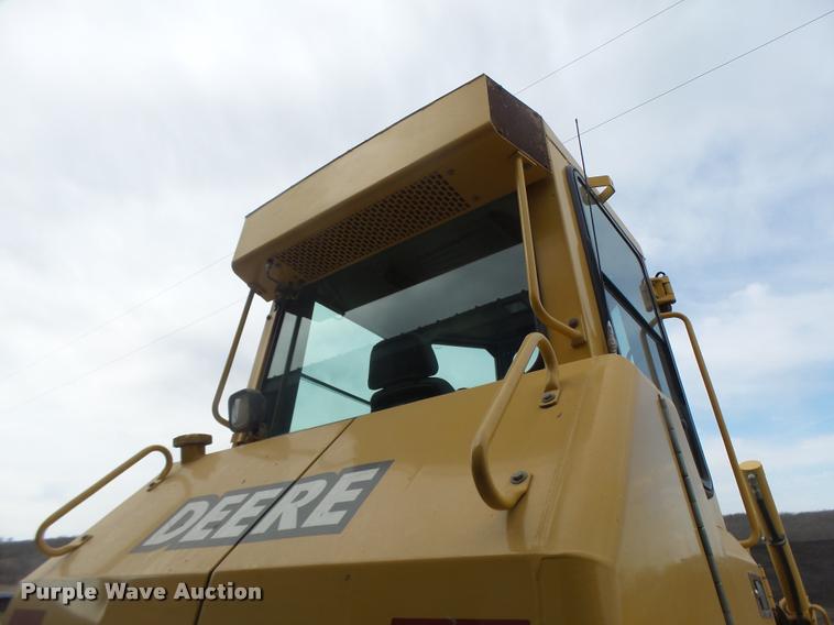 image for item DA3409 2004 John Deere 850C Series II dozer