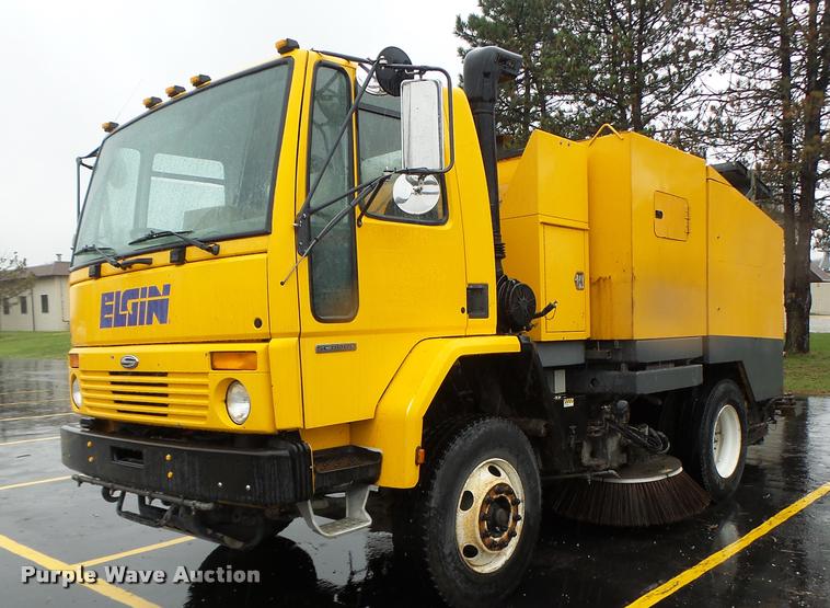 image for item DA3437 2001 Sterling SC8000 street sweeper