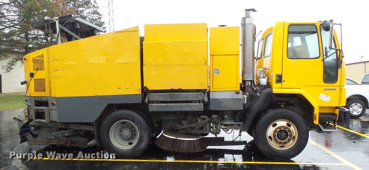image for item DA3437 2001 Sterling SC8000 street sweeper